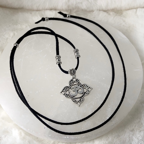 🔴Om sign flower boho adjustable choker necklace - Picture 5 of 7